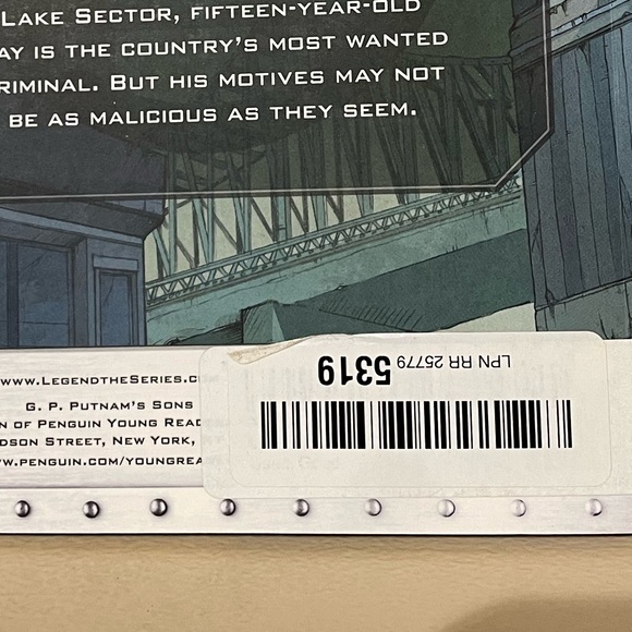 Legend series (Legend Prodigy Champion) graphic novel series signed by Marie Lu - Picture 6 of 6